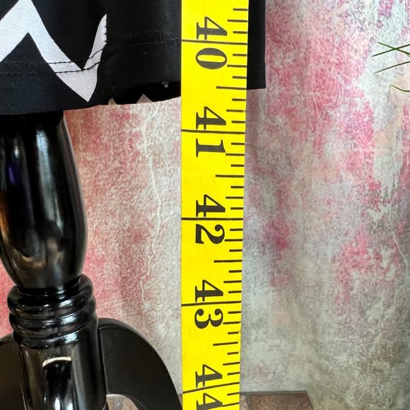 📌Emma & Michele Zigzag Design Slim Looking Silhouette Sleeveless Dress - Picture 7 of 11